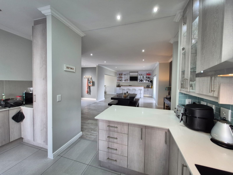 3 Bedroom Property for Sale in Sunningdale Western Cape